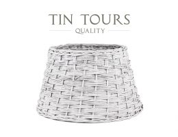 Jak odmienić świąteczny kącik – praktyczne sposoby na osłonę stojaka pod choinkę