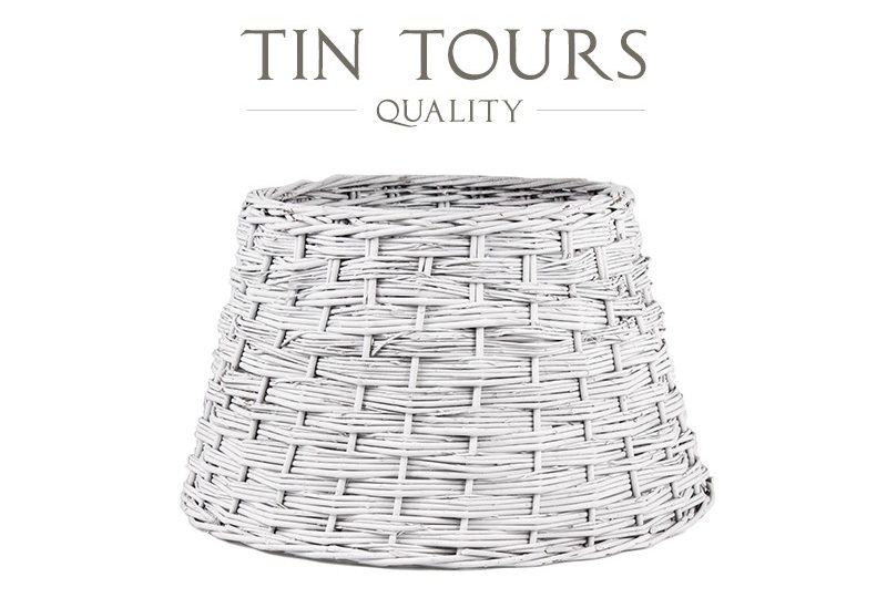 Jak odmienić świąteczny kącik – praktyczne sposoby na osłonę stojaka pod choinkę